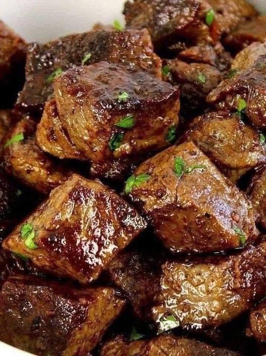 🥩 Garlic Butter Steak Bites with White Wine