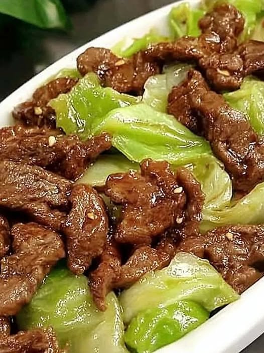 Sizzling Wok-Tossed Garlic Beef with Caramelized Cabbage and Savory Soy Glaze